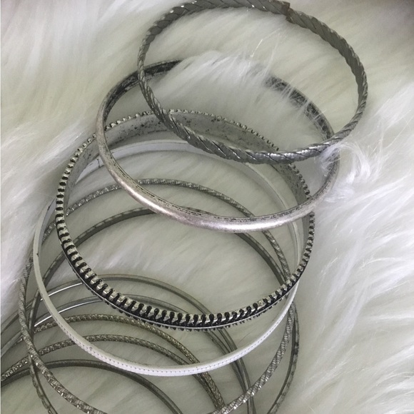 Set of 11 bracelets - Picture 9 of 9